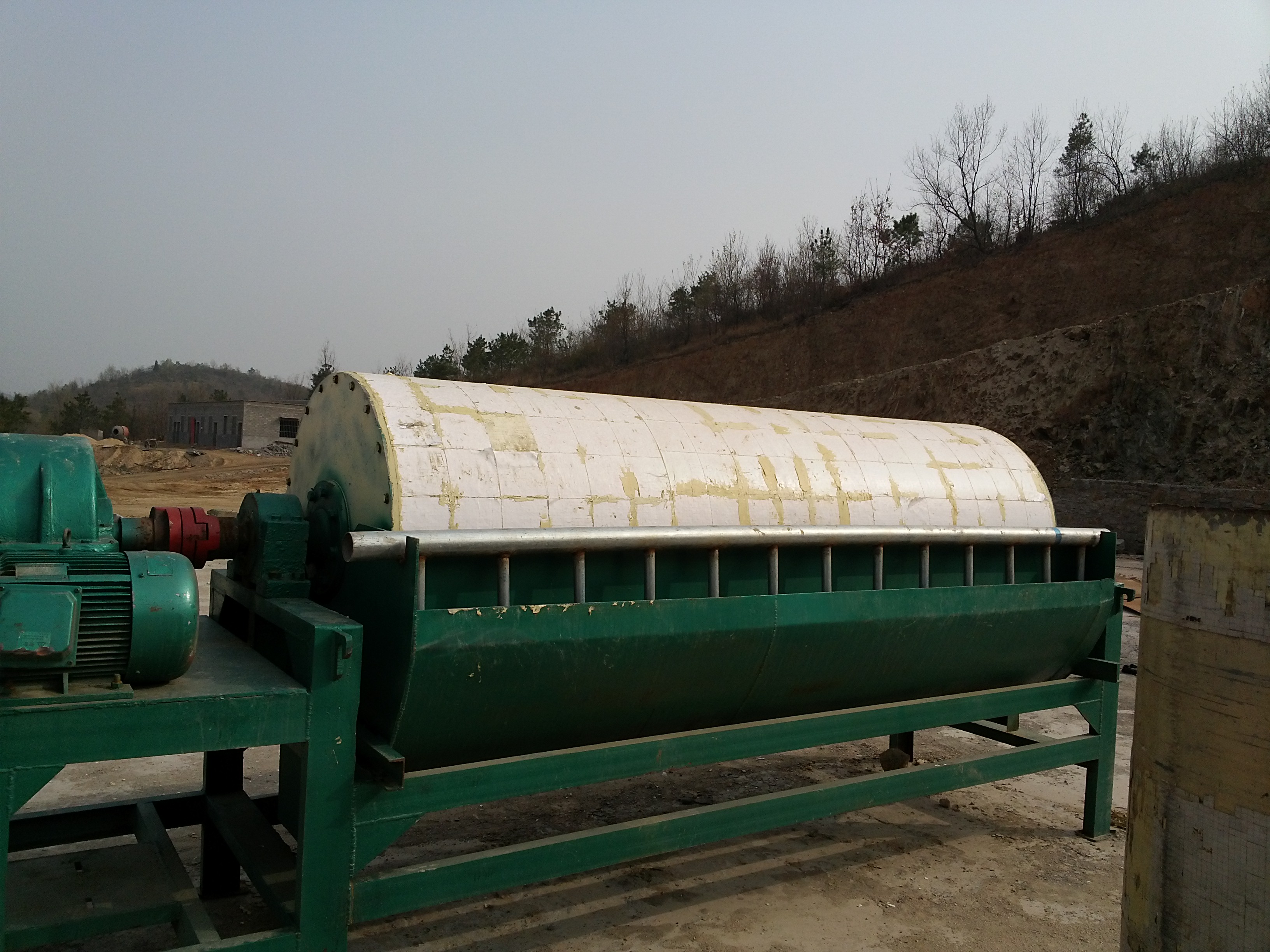 耐磨陶瓷片在磁选机滚筒防磨上的工艺性能优点