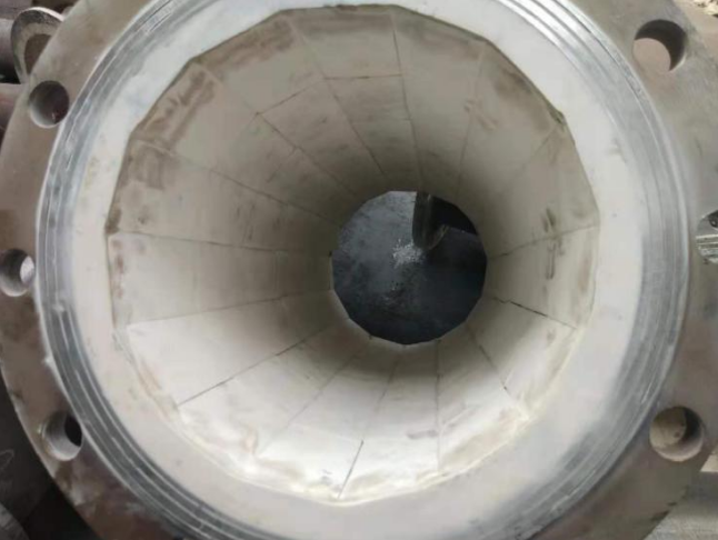 耐磨陶瓷板性能如何在煤粉输送管道体现